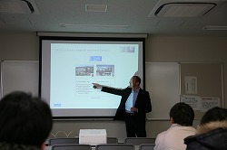 �u���̗l�q