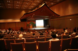 �\�y�z�[��